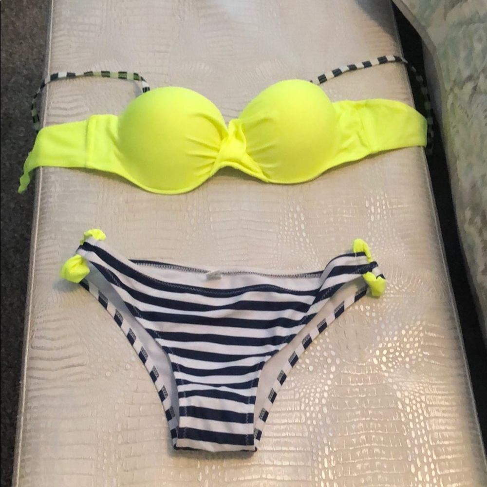 Bikini never worn. Size medium 💙💛💙